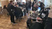 Barber Angels in Rostock: Ehrenamtliche Friseure schenken Bedürftigen neues Selbstwertgefühl