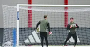 Bayern-Torwartkrise vor Bergamo-Rückspiel: Urbig im Fokus, 16-Jähriger als Option