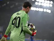 Bitterer Rückschlag für DFB und Bayern: Torhüter Urbig verletzt sich am Knie