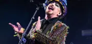 Boy George tritt beim Eurovision Song Contest in Wien auf und setzt politisches Zeichen