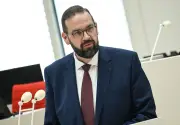 Brandenburgs Bildungsminister offen für Debatte um Lehrer-Verbeamtung – unter einer Bedingung