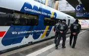 Bundespolizei feiert 75. Jubiläum mit speziell gestalteten ICE und Straßenbahn in Potsdam