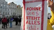 Bundesweiter Frauenstreik: „Ohne uns steht alles still“ – Rostocker Protest gegen strukturelle Ungleichheit