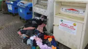 Chaos an Recyclingplätzen in Vorpommern: Altkleiderentsorgung droht zu kollabieren