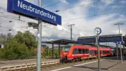Deutsche Bahn: Nach Baum auf Oberleitung zwischen Neubrandenburg und Neustrelitz rollt der Zugverkehr wieder
