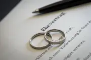Ehevertrag vor der Hochzeit: Wann er sinnvoll ist und was Paare beachten müssen