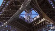 Eiffelturm erhält schwindelerregende Netzbrücke in 60 Metern Höhe für begrenzte Zeit