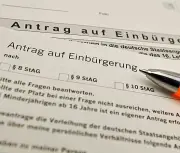 Einbürgerung in Dessau-Roßlau: Anträge steigen, Verfahren dauern bis zu zwei Jahre