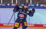 Eisbären Berlin gewinnen drittes Viertelfinale in Straubing mit 4:2