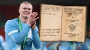 Erling Haaland schenkt teuerstes Buch Norwegens seiner Heimatbibliothek