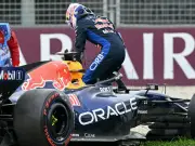 Formel-1-Saisonauftakt: Verstappen-Crash im Qualifying wirft ihn ans Feldende