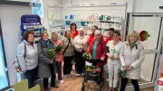 Frauenarbeitskreis Weißenfels überrascht mit Rosen und Dank am Frauentag