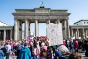 Frauenstreik in Berlin: Hunderte demonstrieren für Gleichstellung und mehr Rechte