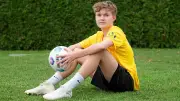 Fußball-Talent Leon Riedel besiegt Krebs im Stadium 4 und kämpft für Profi-Karriere