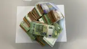 Geldwäscheverdacht: Grenzpolizei beschlagnahmt 150.000 Euro in Plastiktüte im ICE