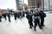 Großaufgebot in Berlin: 1.800 Polizisten bei rechtsextremen Demos und Gegenprotesten im Einsatz