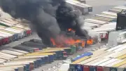 Großbrand am Hafen von Barcelona: Container-Lager in Flammen, Rauch kilometerweit sichtbar