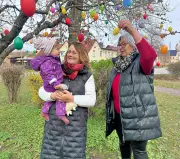 Großzöberitz schmückt sich mit spektakulärem Ostereierbaum in Alter Schulstraße