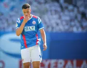 Hansa Rostock triumphiert in Wiesbaden trotz Roter Karte und klettert auf Platz zwei