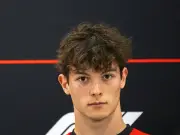 Heftiger Crash in Japan: Formel-1-Fahrer Bearman humpelt nach Unfall