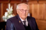 Holocaust-Überlebender Albrecht Weinberg feiert 101. Geburtstag – Respekt von Ministerpräsident