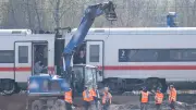 ICE kollidiert bei Gelnhausen mit Bagger – Bahnstrecke gesperrt