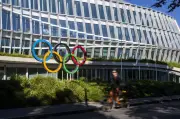 IOC verschärft Regeln: Geschlechtertests für alle Sportlerinnen, Olympia-Bann für Transfrauen ab 2028
