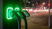 Iran-Krieg treibt Benzinpreise: Elektroautos erleben Nachfrage-Boom in Deutschland