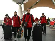 Iranische Fußball-Frauen erreichen Türkei auf Heimreise – Zwei Spielerinnen bleiben in Australien