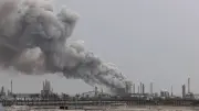 Iranischer Drohnenangriff: Rauchwolken über Bahrains Ölraffinerie nach Attacke
