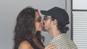 Joe Jonas und Tatiana Gabriela: Verliebte Küsse am Miami-Flughafen