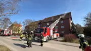 Küchenbrand in Templin: Mieterin verletzt - Feuerwehr verhindert Dachstuhlbrand