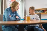 Krieg im Nahen Osten: Wie Eltern mit Kindern über Konflikte sprechen können