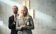 Kronprinz Haakon schwärmt öffentlich von Mette-Marit trotz Skandalen