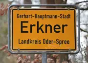 Kurioser Oster-Badespaß in der Spree: Schwimmverein lädt zu winterlichem Flussvergnügen in Erkner ein