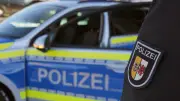 Kurioser Polizeieinsatz in Vorpommern: Schwerverletzte schieben Auto nach Überschlag weg