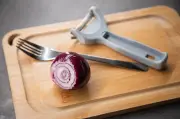 Lifehack-Check: Zwiebeln mit Schäler schneiden - klappt das wirklich?