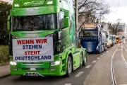 Lkw-Protest in Cottbus: Spediteure demonstrieren gegen Dieselpreisexplosion