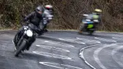 Motorrad-Saisonstart: 4 lebensrettende Übungen für mehr Sicherheit auf der Straße