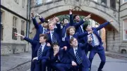 Oxford-A-cappella-Gruppe „Out of the Blue“ gastiert mit Popklassikern in Vorpommern