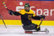 Paralympics-Start in Italien: Eishockey-Urgestein Jörg Wedde aus Hannover als deutscher Fahnenträger geehrt