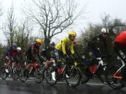 Paris-Nizza: Gesamtführender Ayuso nach Sturz auf Etappe vier ausgeschieden