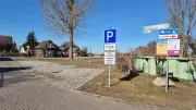 Parkplatz-Drama in Mönkebude: Nach 18 Monaten endlich Nutzung möglich – Rechtsstreit schwelt weiter