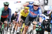 Philipsen triumphiert in Wevelgem: Sprint-Sieg nach spektakulärer Flucht von van der Poel und van Aert