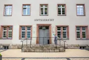 Prozess in Arnstadt: Angeklagte gestehen Schüsse mit CO2-Pistole auf Ilmenauer Campus
