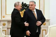 Putin übergibt ungarischem Außenminister zwei Kriegsgefangene nach Orban-Anruf