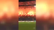Pyro-Unterbrechung im Niedersachsen-Derby: Zehn Minuten Zwangspause nach Feuerwerks-Spektakel