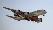 Raketenalarm in Dubai: Emirates-A380 muss Landung abbrechen - Urlauber kehren zurück