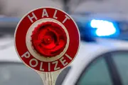 Raserei in Niedersachsen: Autofahrer flüchtet mit 166 km/h in 70er-Zone