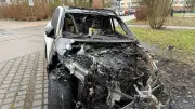Rostock: Luxus-Mercedes und Seat bei Brandstiftung komplett zerstört - Polizei sucht Zeugen